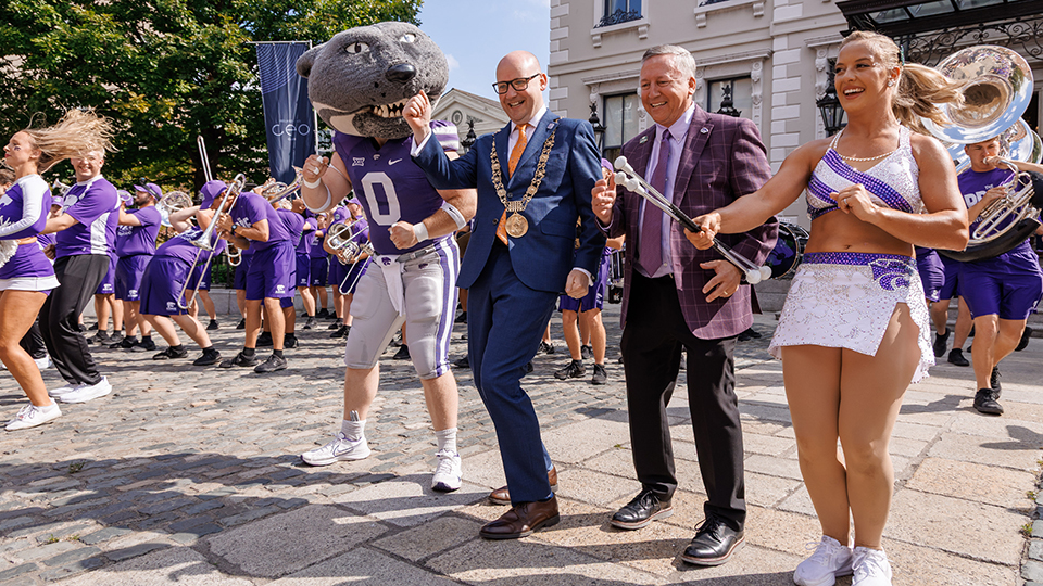 Photo gallery: K-Staters spread purple pride at the Aer Lingus College Football Classic