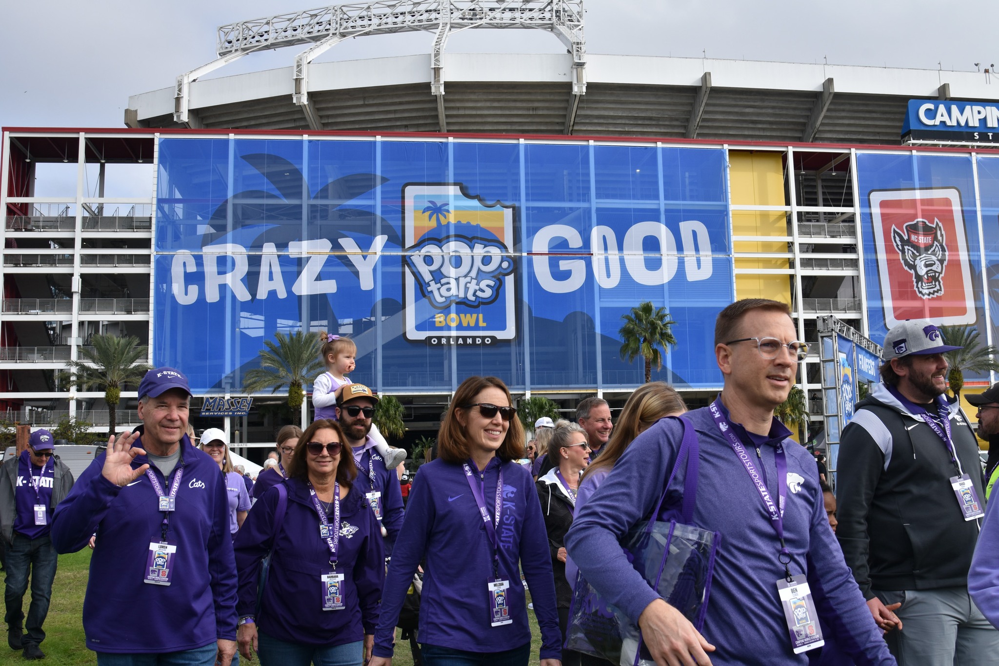 Travelers arrive to the official K-State Alumni Association Pregame