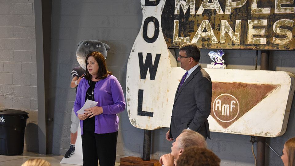 Courtney Novak Riley ’91 and Mike Riley ’87 Courtney Novak Riley ’91 and Mike Riley ’87